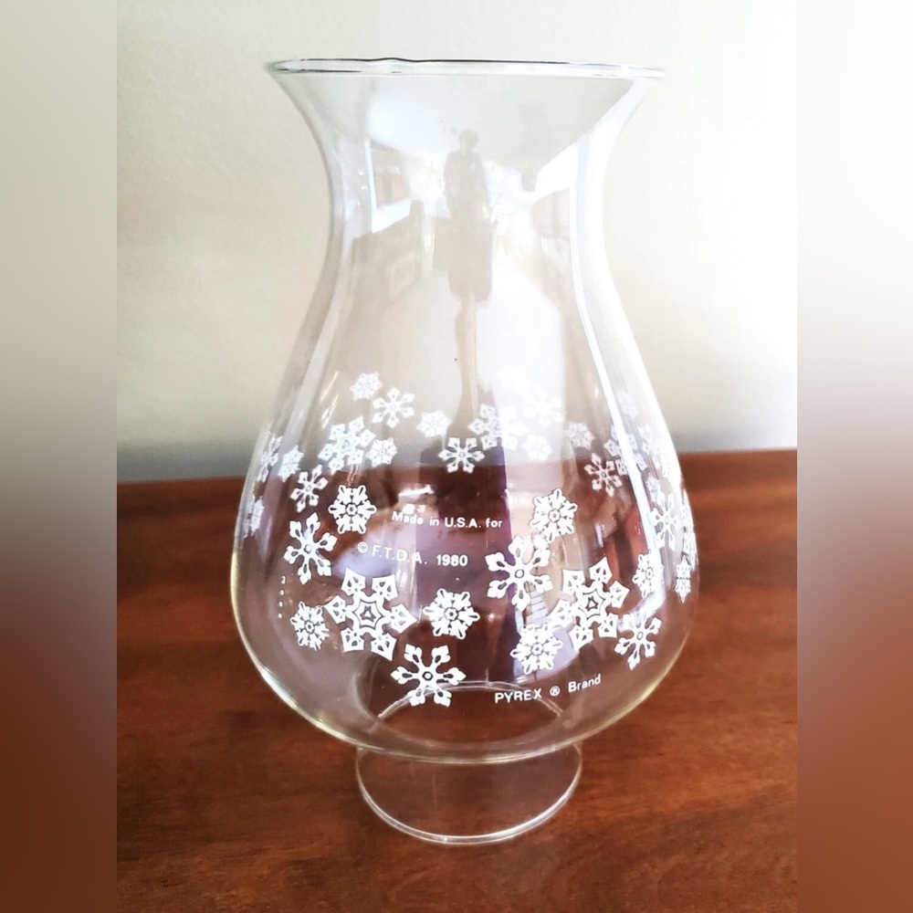 Vintage PYREX 7" Chimney Clear Glass white Snowflake design Hurricane Lamp Shade